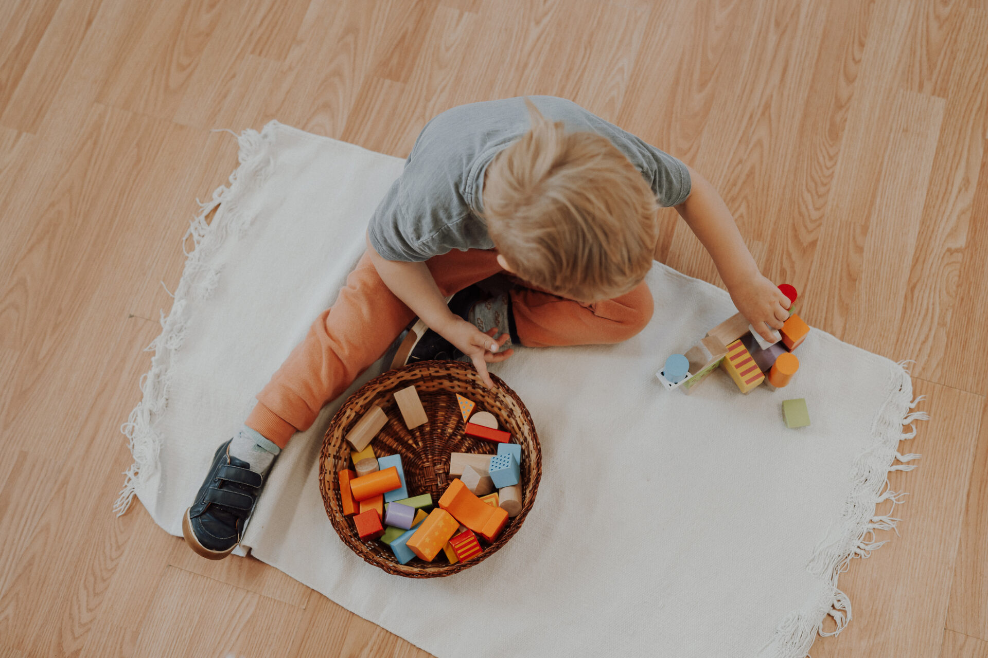 Building with blocks on a work mat